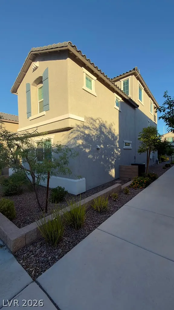 4 bed, 3.5 bath, 2625 sqft, $2,950 — Photo 2
