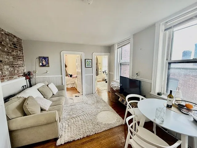 3 bed, 9999 sqft, $5,050 — Photo 4