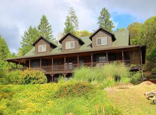 2812 Azalea Dr, Grants Pass, OR 97526
