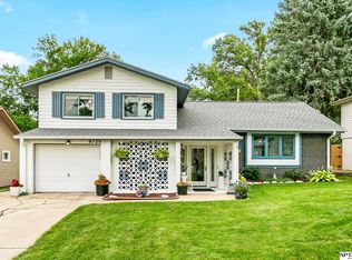 6725 S 82nd St, Ralston, NE 68127