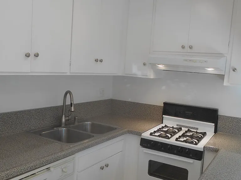 325 Bay Street, Santa Monica, Ca. 90405 — Photo 25