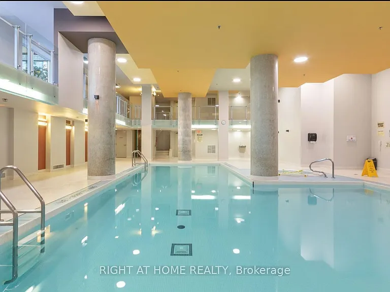 111 Elizabeth St #818 — Photo 34