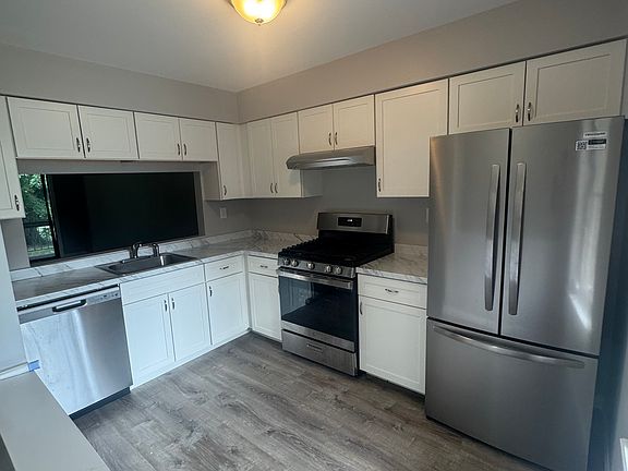 5th image of 606 Woodbridge Comns Way