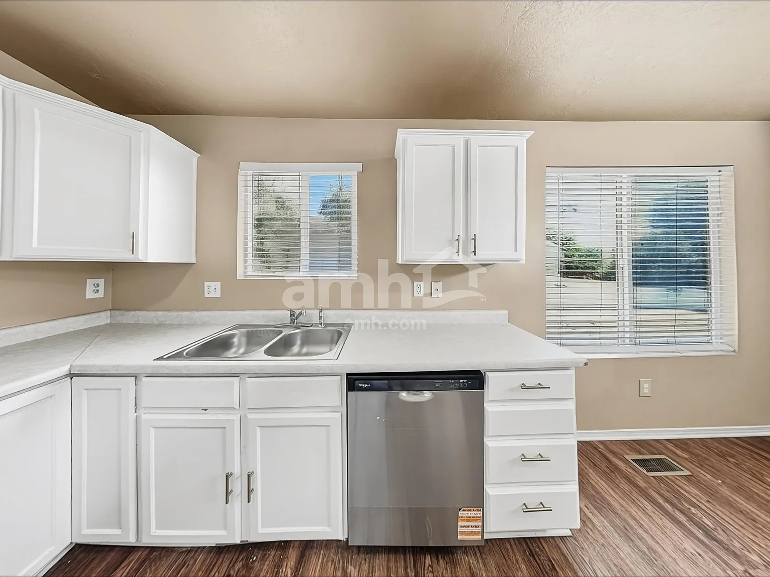 4 bed, 2.0 bath, 1768 sqft, $2,610 — Photo 4