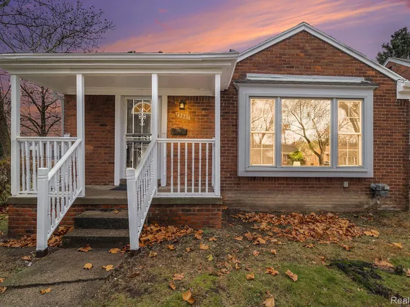 23501 Scotia Rd, Oak Park, MI 48237