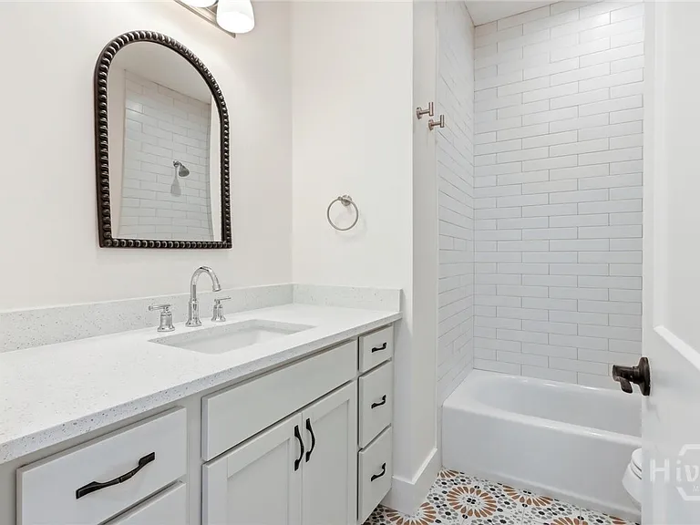 1314 E 38th St — Photo 33