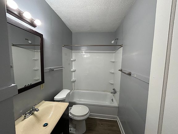 2nd image of 853 Stanley Ave #B