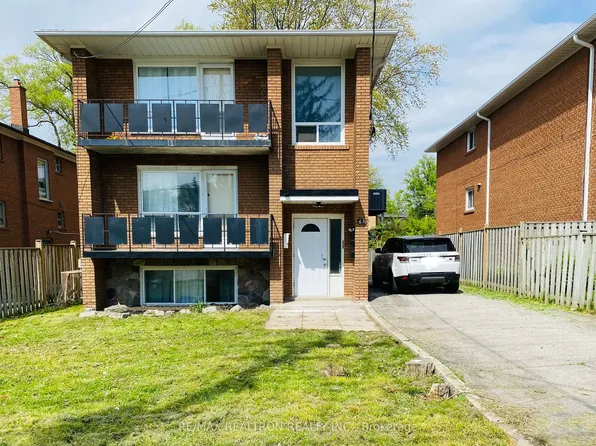 63 Mississauga Rd N #2, Mississauga, ON L5H 2H9