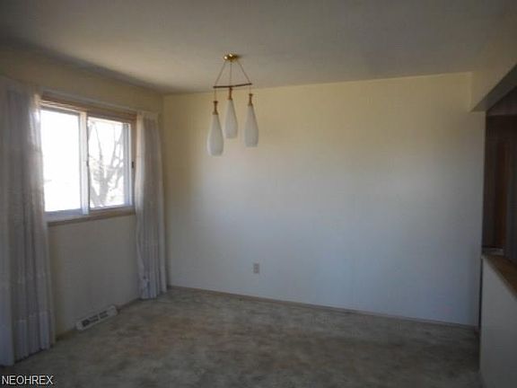 3rd image of 3413 Coventry Dr