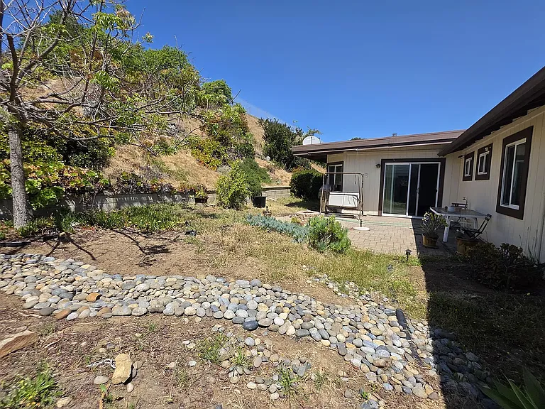 2312 Finch Ln — Photo 15