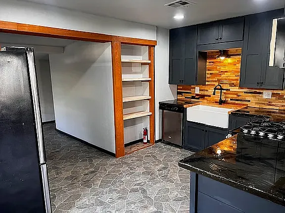 3 bed, $1,200 — Photo 3