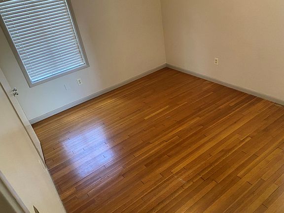 Bedroom 1- 10' 5" x 14'