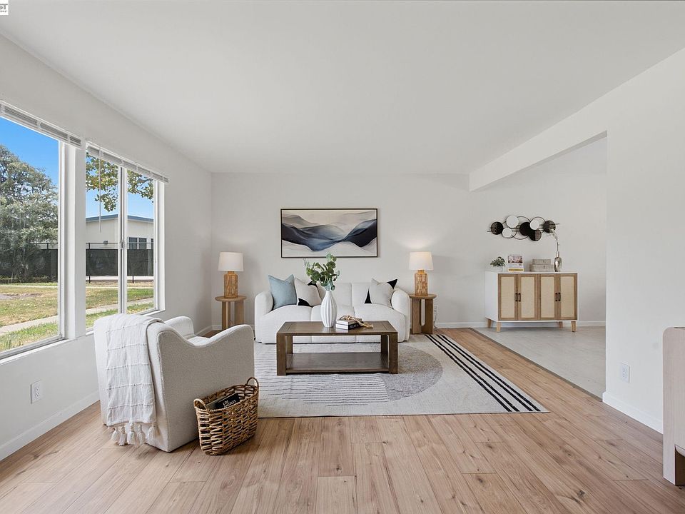 1st image of 27803 Hummingbird Ct
