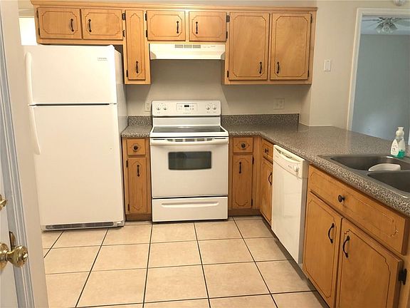 4th image of 128 Zachary Dr