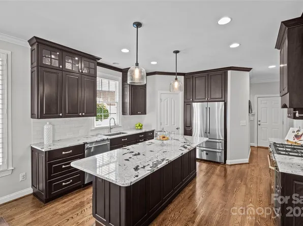 3221 Twelve Oaks Pl, Charlotte, NC 28270