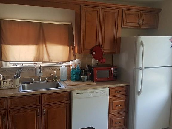 3rd image of 72 Lawn Ave #2