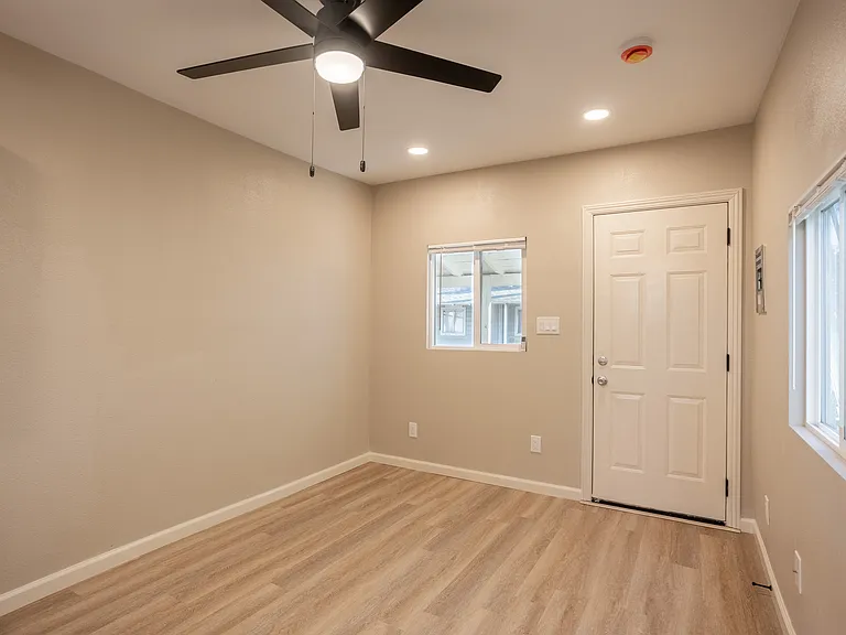 946 Cherry St #10 — Photo 8