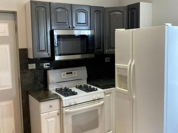 5th image of 4321 S Ellis Ave #2