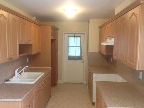 4th image of 314 Stanford St