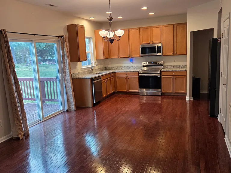 7013 Heartleaf Ln — Photo 3