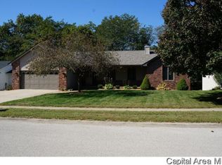 1043 Willowbrook Dr, Springfield, IL 62711