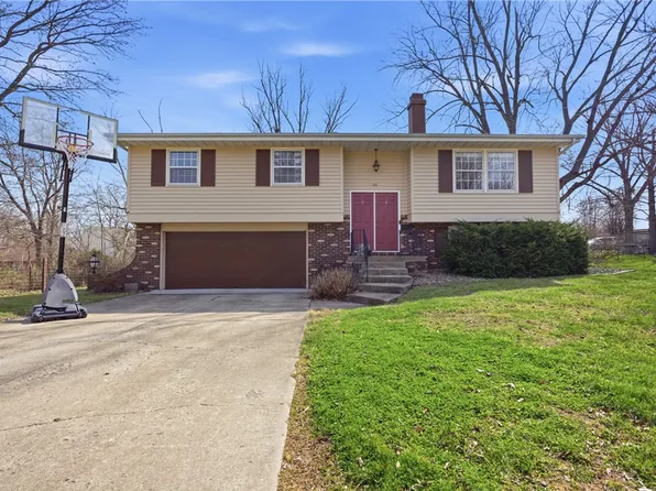 616 Warren St, Charleston, IL 61920