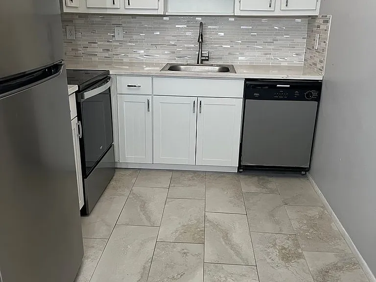 3300 Fox Chase Cir N #226 — Photo 5