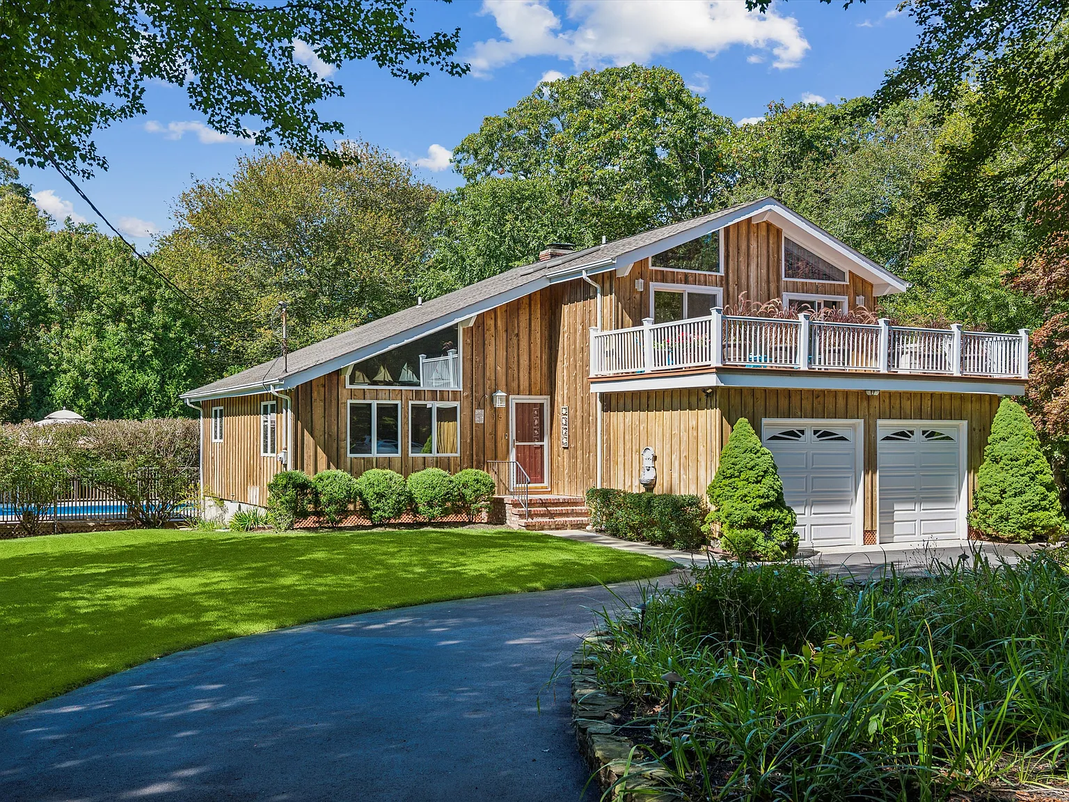 Westhampton Summer Rental with Pool — Photo 2