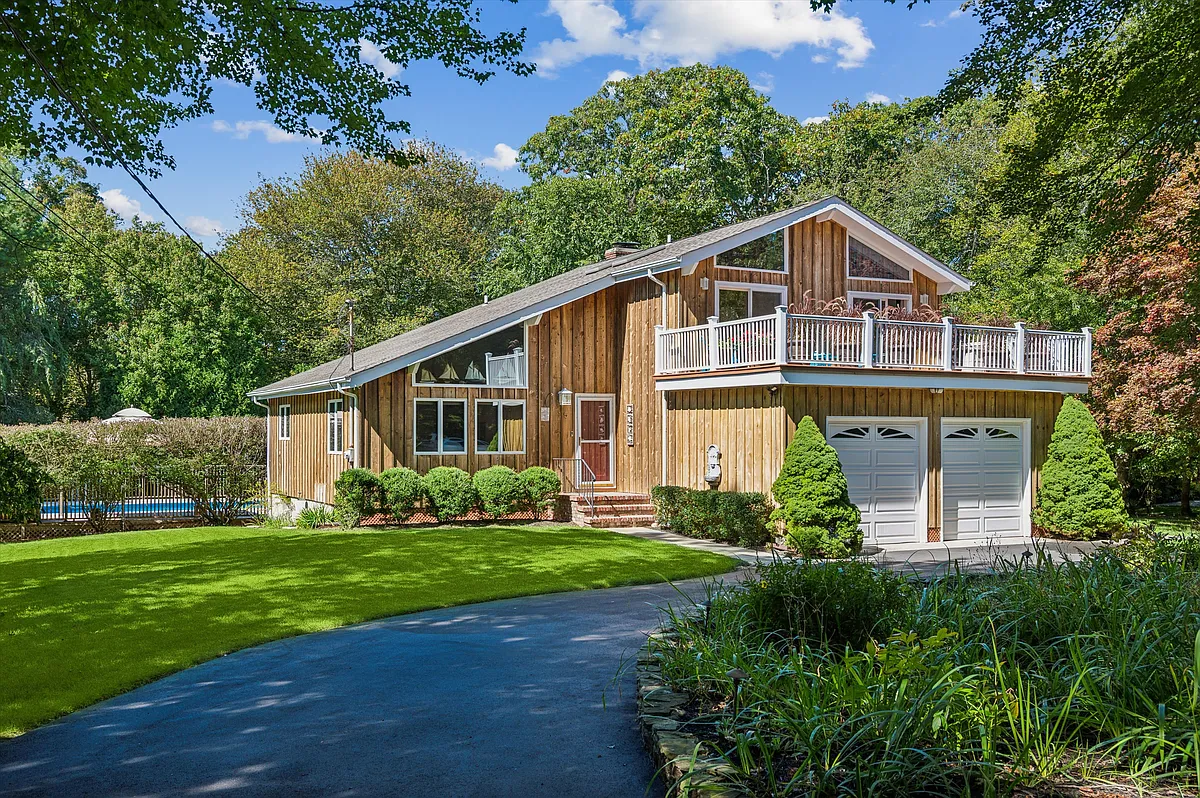 Building Photo - 15 Windwood Ct