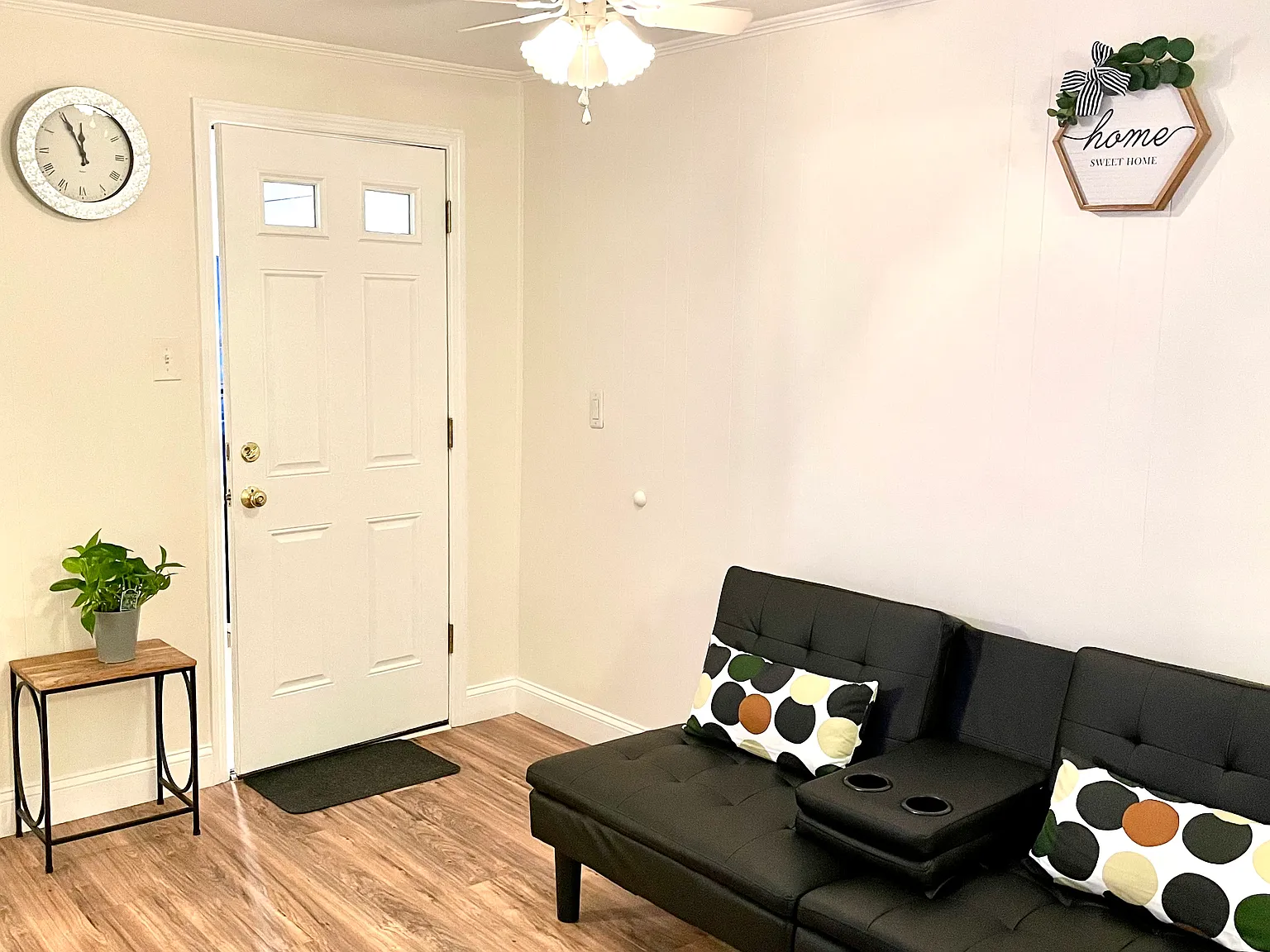 3 bed, 1000 sqft, $2,640 — Photo 3