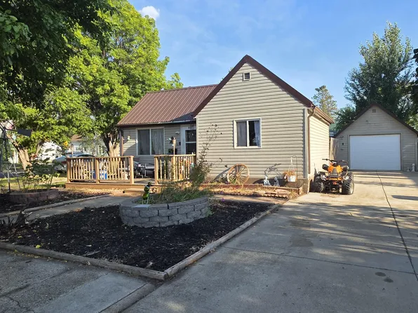 805 4th St NE, Valley City, ND 58072