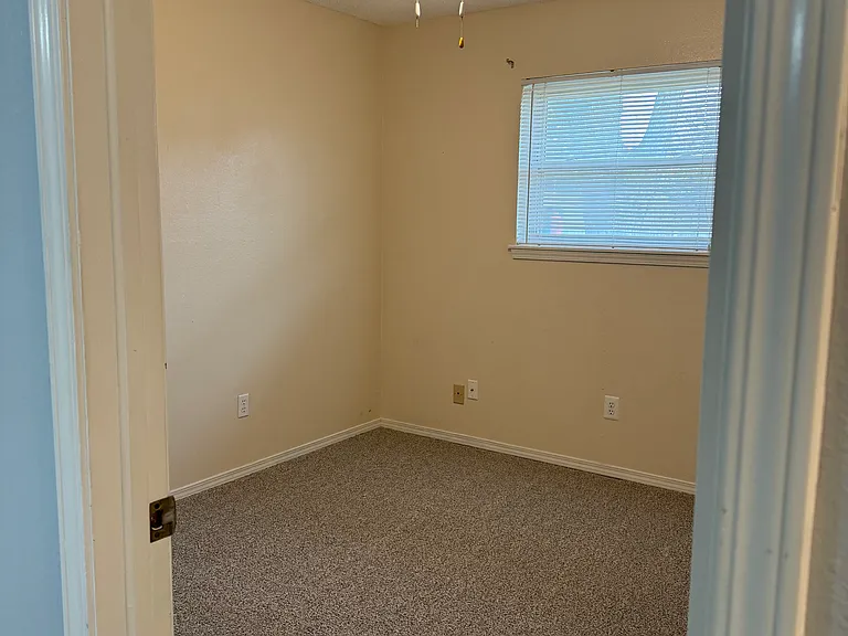 13908 Jeffery Dr — Photo 21
