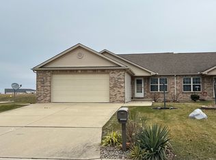 201 Prairie Lane Dr, Monticello, IL 61856