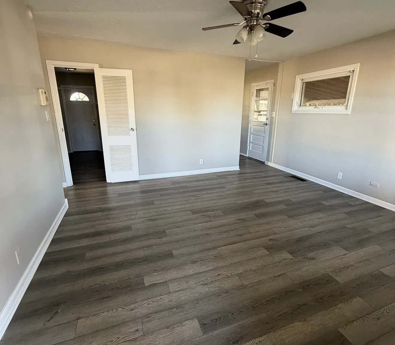 3 bed, 1.5 bath, 1200 sqft, $1,650 — Photo 2