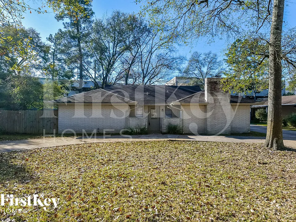 214 Oakwood Dr