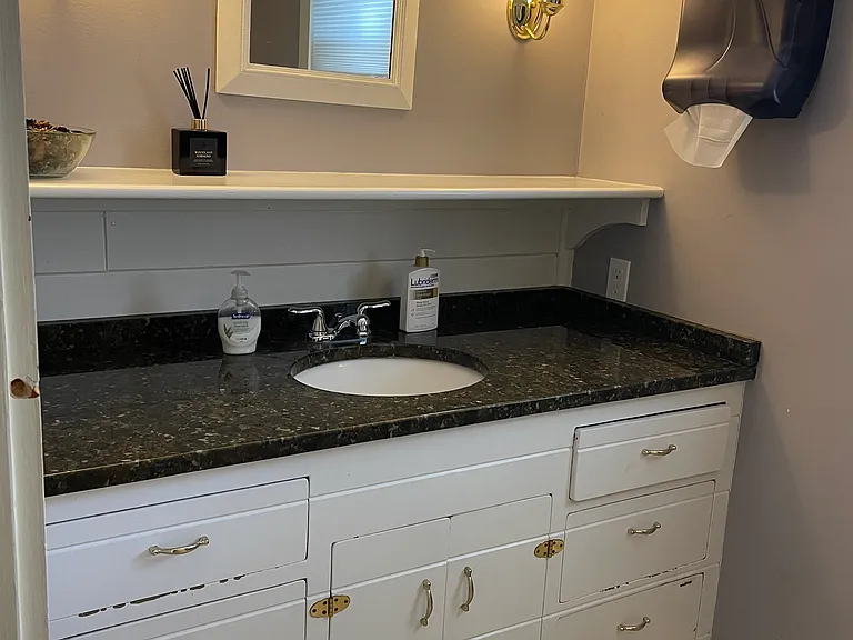 10 Bay — Photo 21