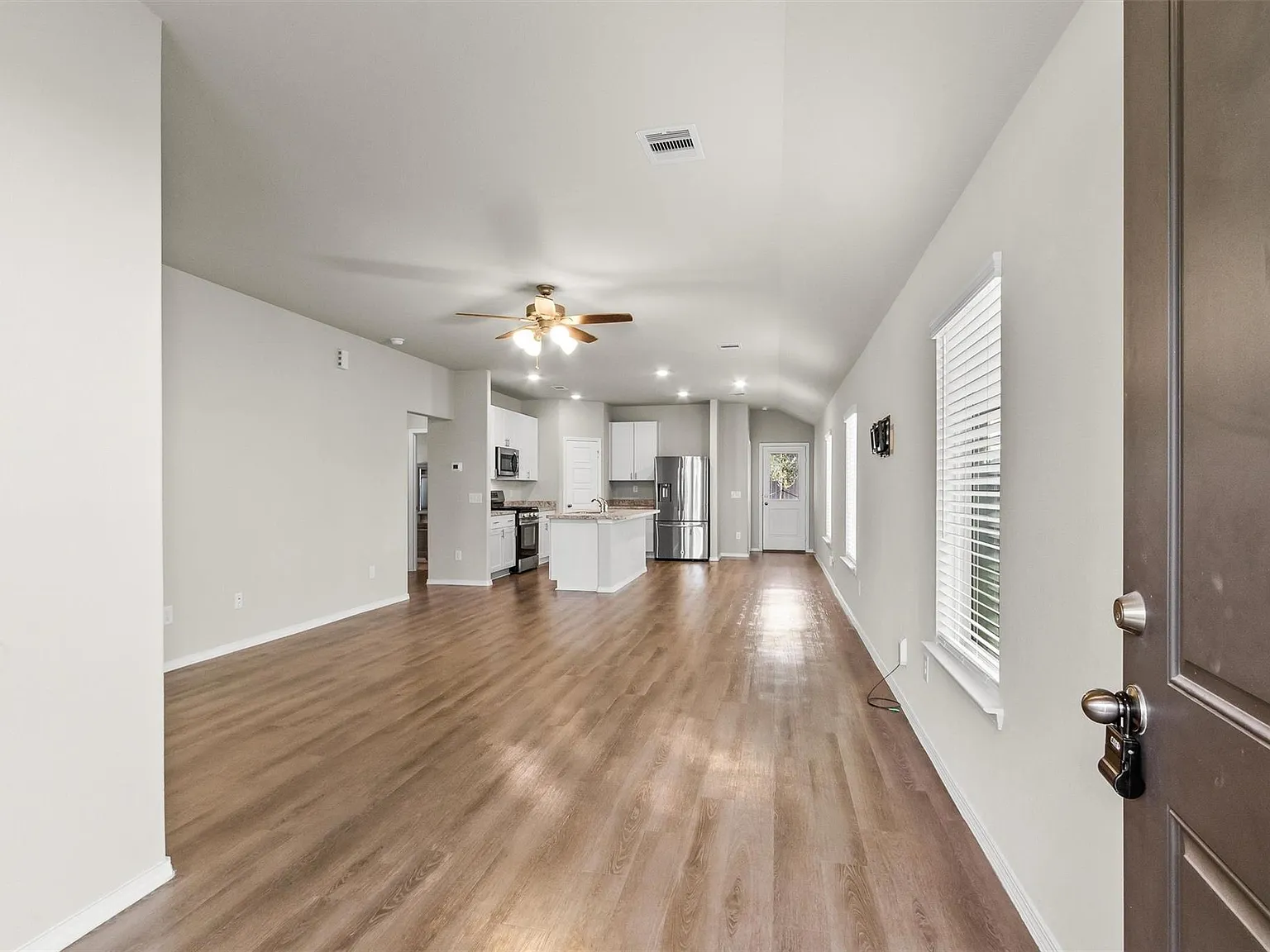 3 bed, 2.0 bath, 1362 sqft, $1,695 — Photo 4