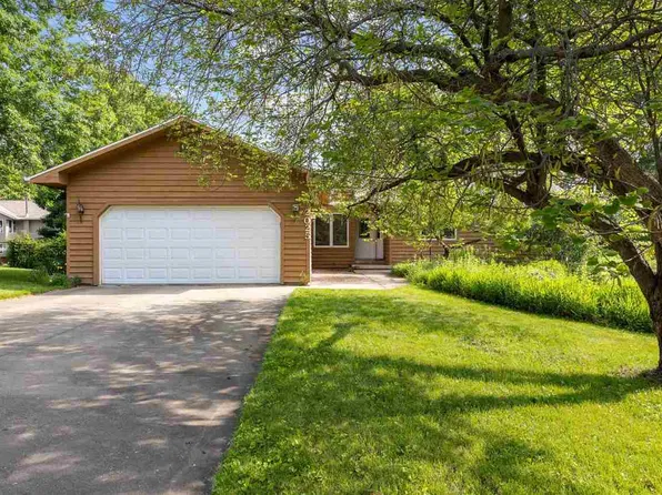 2025 N Ridge Dr, Coralville, IA 52241