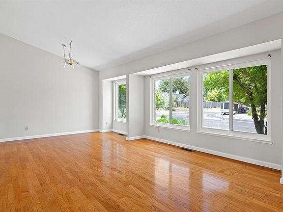 3rd image of 906 W Starburst Court