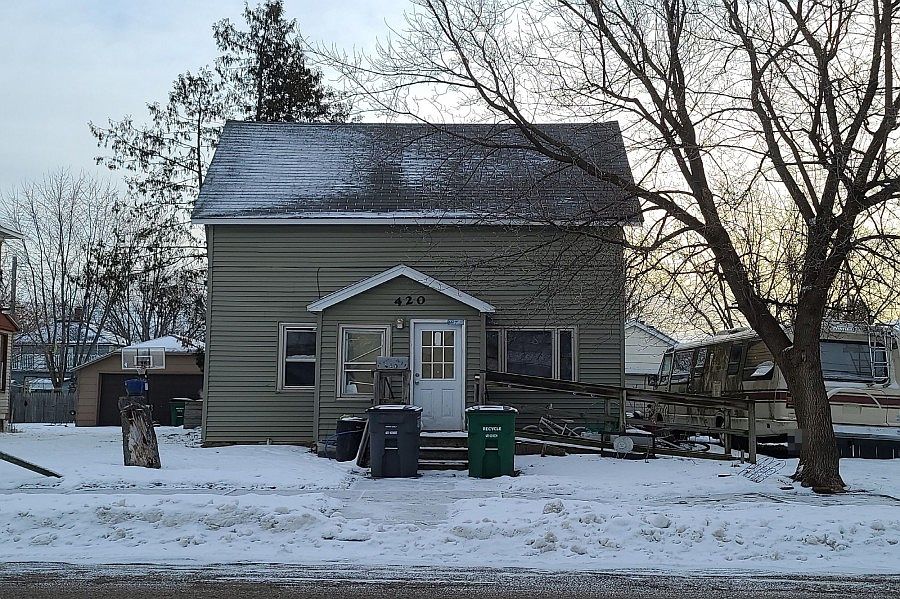 1st image of 420 10th Ave N