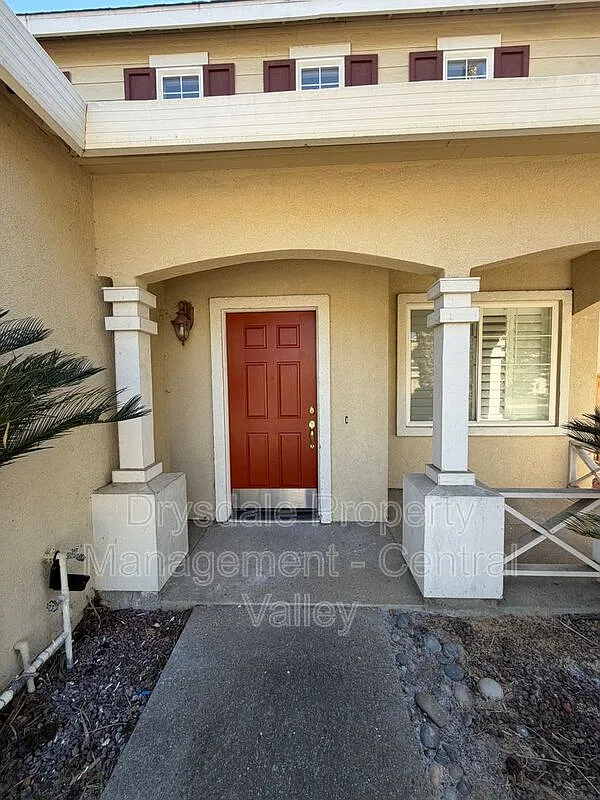 4 bed, 2.5 bath, 2057 sqft, $2,900 — Photo 4