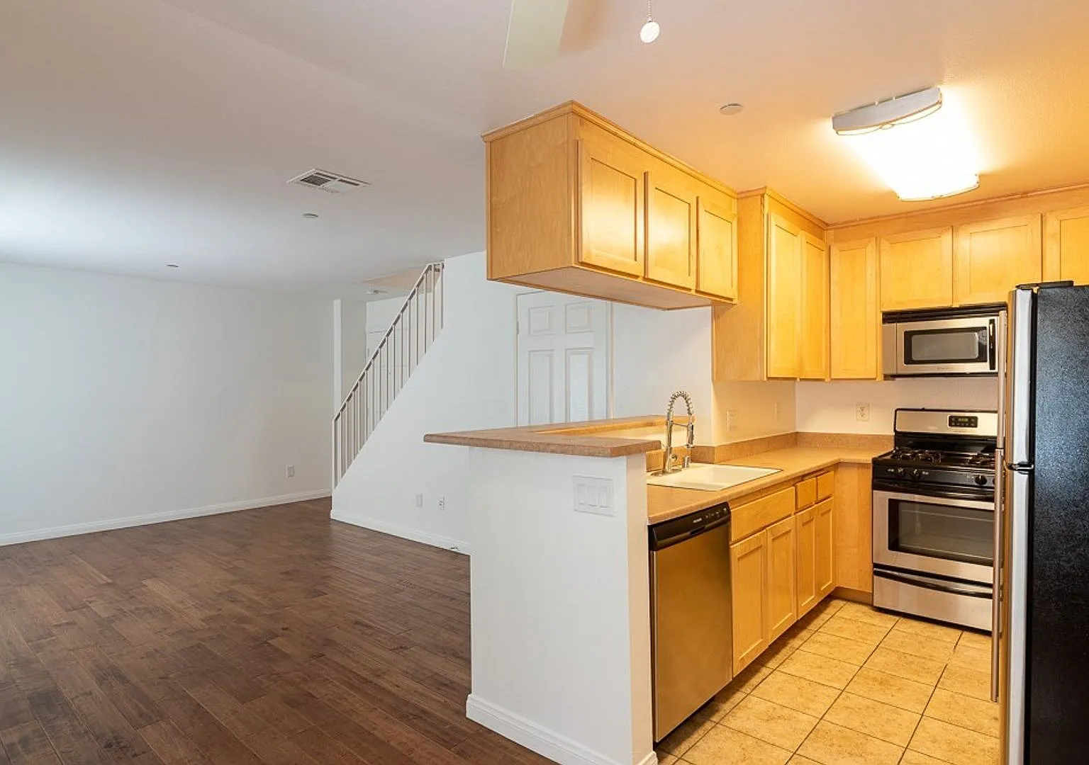 3610 Motor Apartments — Photo 3