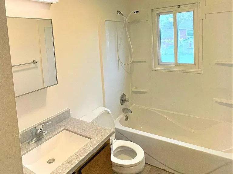 418 Cable St — Photo 16