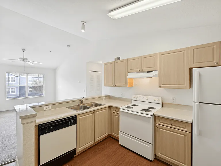 Wellesley Apartments — Photo 18