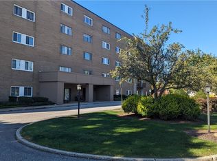 20333 Detroit Rd APT 207A, Rocky River, OH 44116