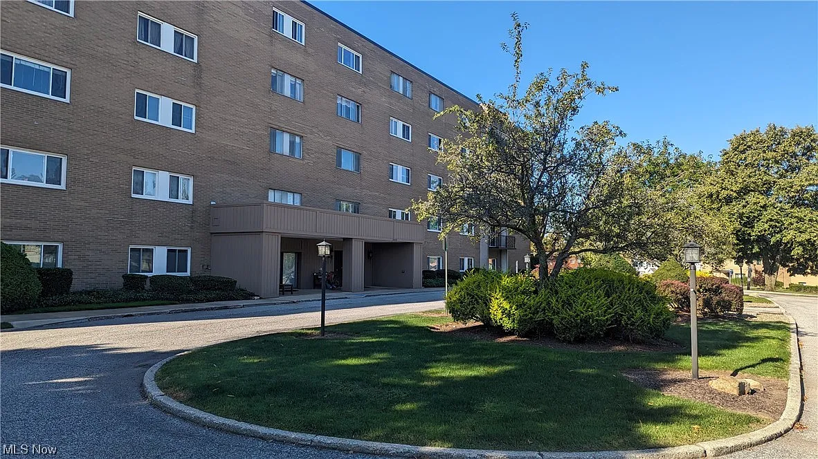 20333 Detroit Rd APT 207A photo 1