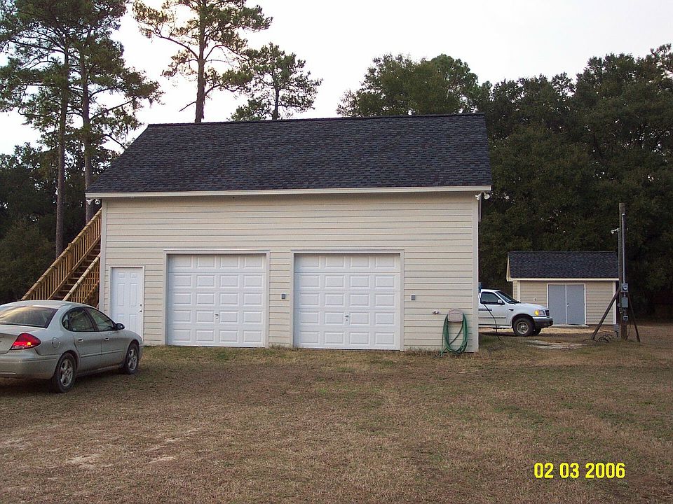 Apt garage before screen porch addition