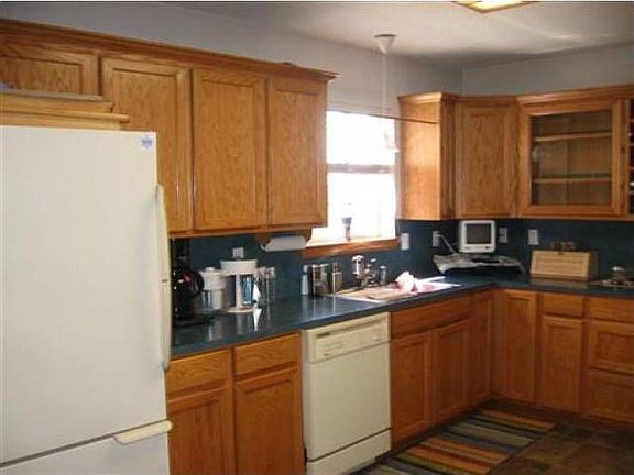 5th image of 1631 West Ln
