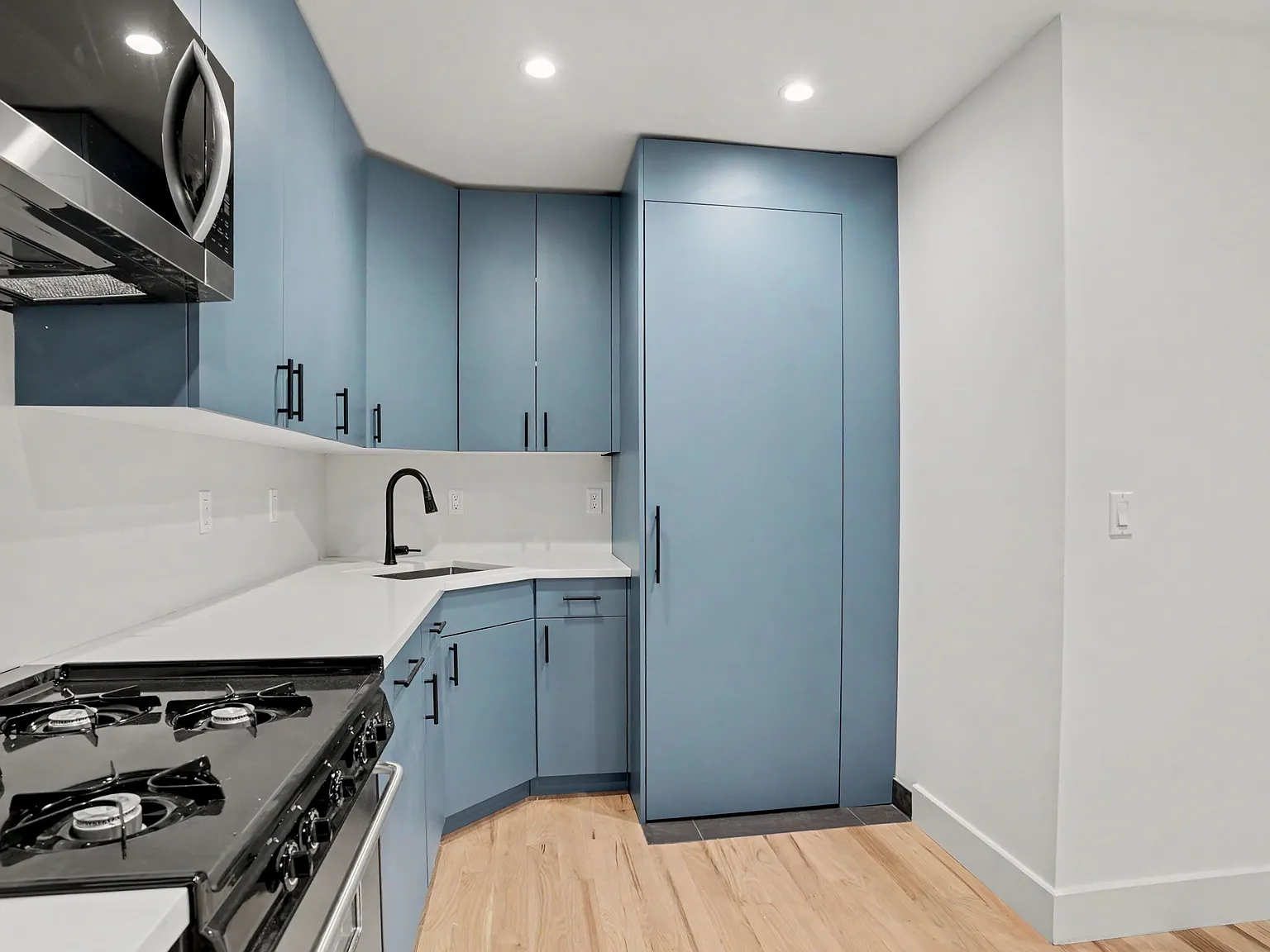 1 bed, $3,650 — Photo 2
