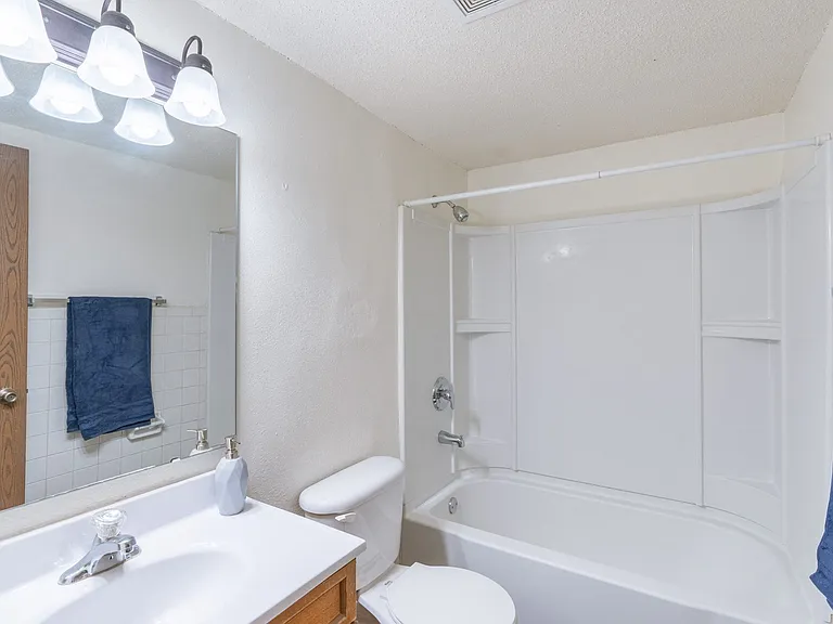 Fargo, ND Spring Apartments | Bathroom